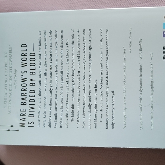 "Red Queen" by Victori Aveyard - YA fantasy novel & #1 NYT bestselling novel - Picture 3 of 3